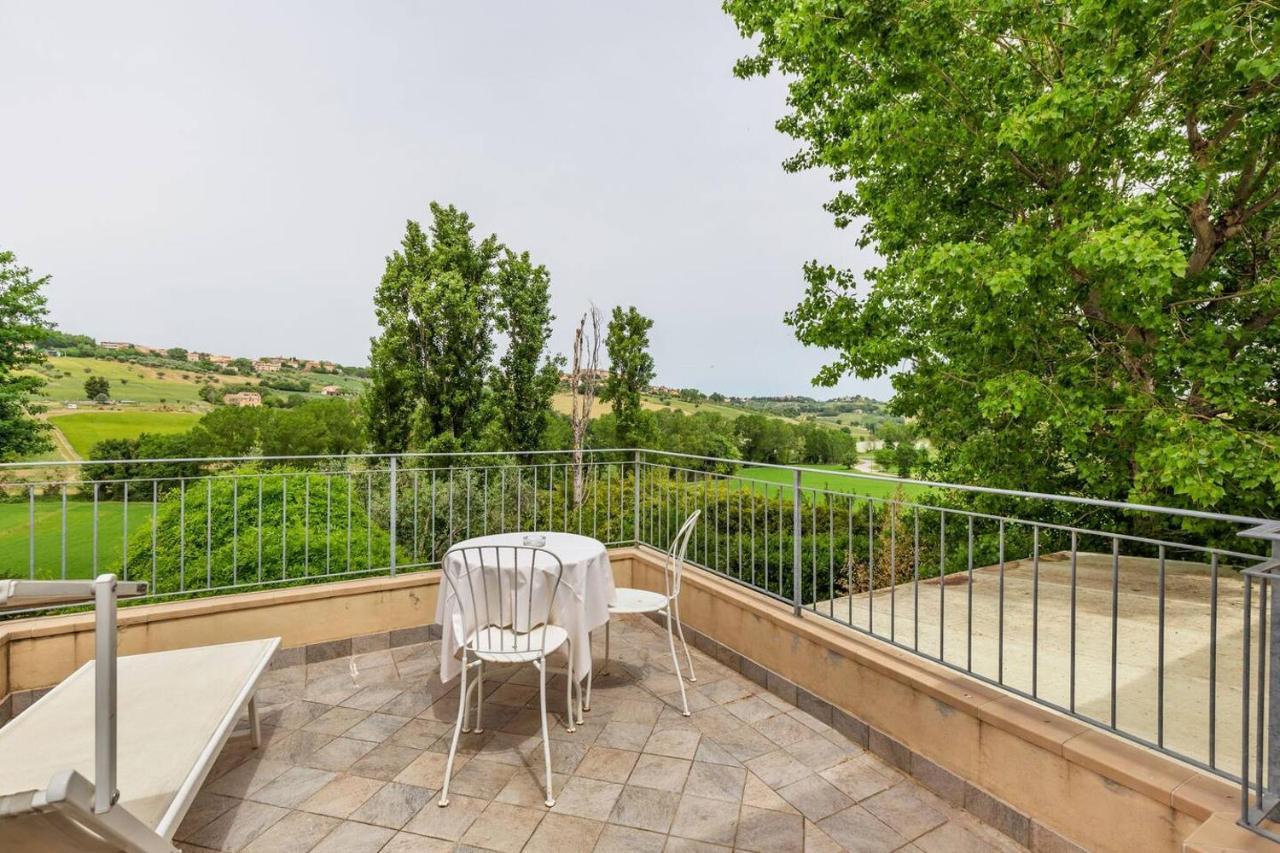 Grande Villa Storica Per Vacanze Con Giardino Privato E Piscina Ostra Εξωτερικό φωτογραφία