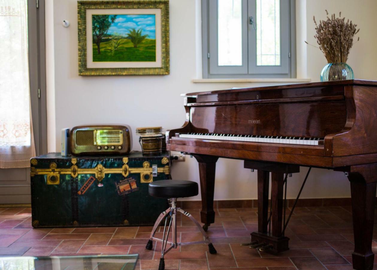 Grande Villa Storica Per Vacanze Con Giardino Privato E Piscina Ostra Εξωτερικό φωτογραφία